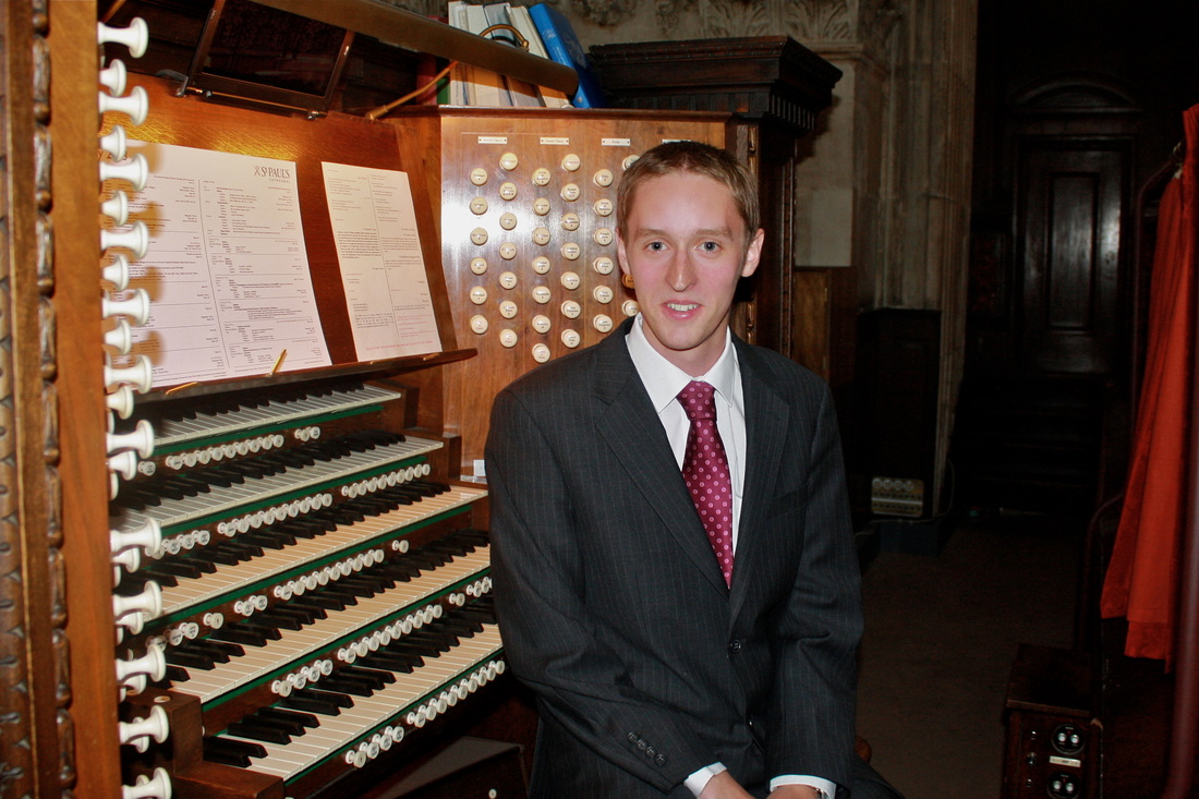 Robert Pecksmith playing the organ of St. Paul's Cathedral, London